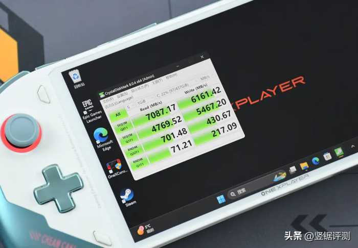 国产“PC游戏掌机”评测：7英寸触屏，搭载锐龙7840U，32GB内存