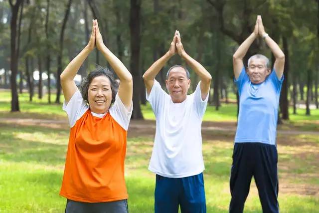 生活不要太节俭！医生：中老年人这几种东西多吃些，寿命才能更长