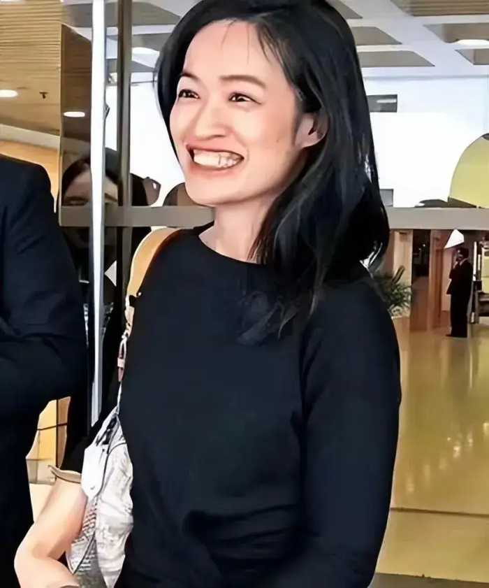 剑桥学霸嫁进豪门8年，婚后刚生孩子就离婚，获得12亿天价抚养费